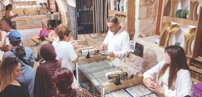 Tourists drawn to Midyat’s filigree tradition