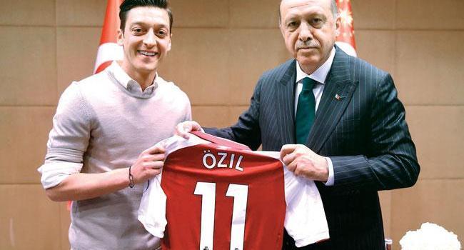Özil quits Germany side citing racism as Turkey applauds