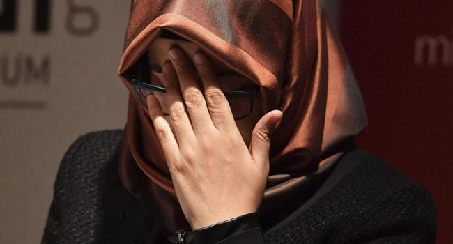 Khashoggis Turkish fiancée asks Trump to help reveal truth