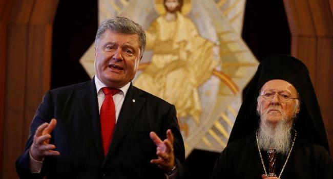Poroshenko, Bartholomew sign accord on independent Ukraine church