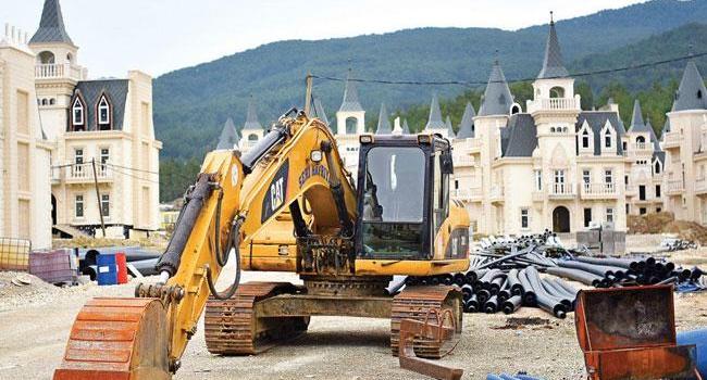 Developer of château-style buildings in historical Turkish town goes bankrupt