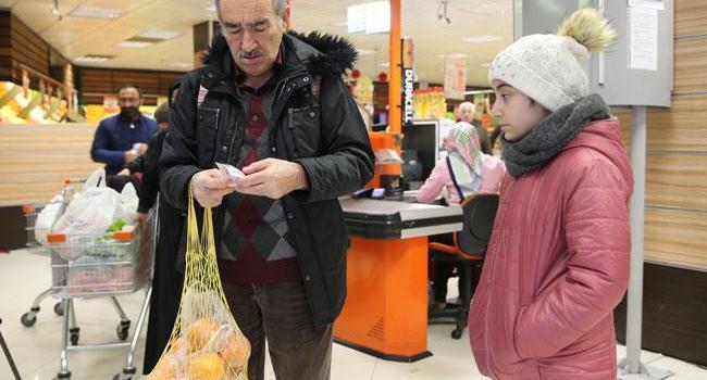 String bags back in fashion in Turkey amid plastic bag charge