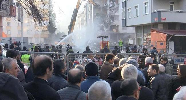 Demolition next to collapsed Istanbul building begins