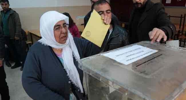 Voting ends in 32 provinces in Turkeys local elections
