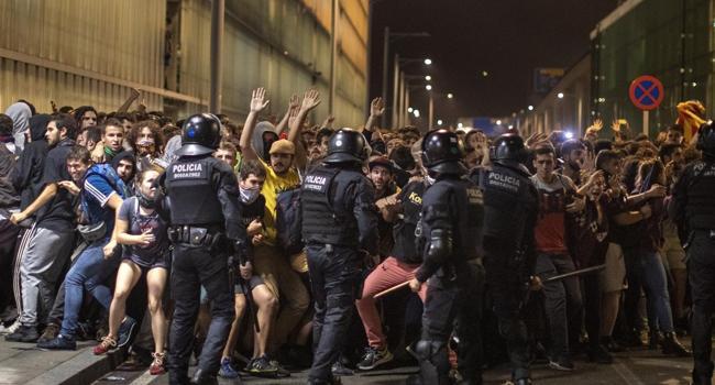 37 protesters injured in clashes with police in Spain
