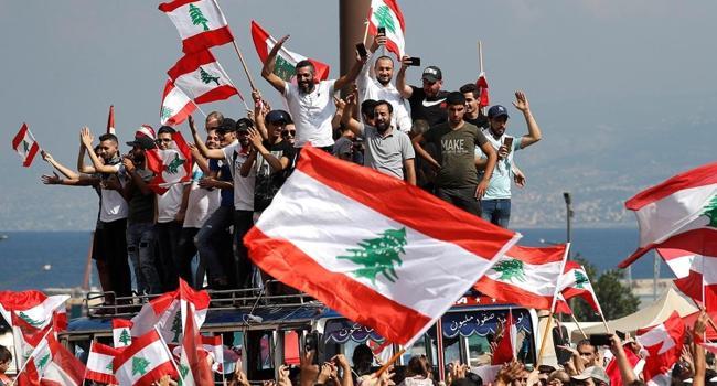 Lebanon set to cut ministers pay as protests engulf country