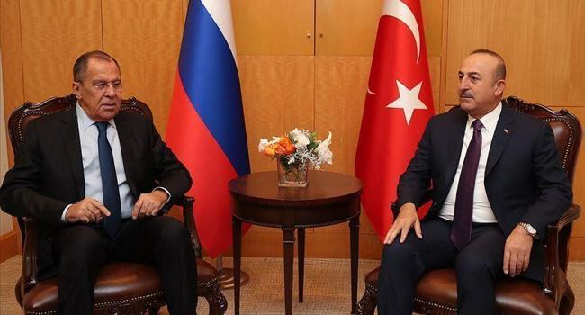 Top Turkish, Russian diplomats discuss tourism