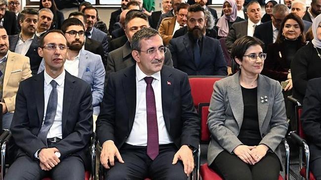 Cumhurbaşkanı Yardımcısı Yılmaz: Türk lirasını cazip hale getirecek bir politika izliyoruz  | Politika Haberleri