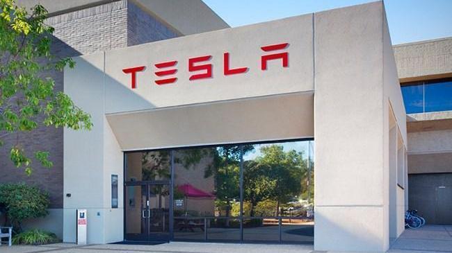 Tesla'nın piyasa değeri 1 trilyon doları aştı | Ekonomi Haberleri