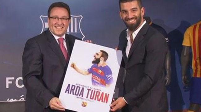 Arda Turan'dan tarihi imza | Genel Haberler