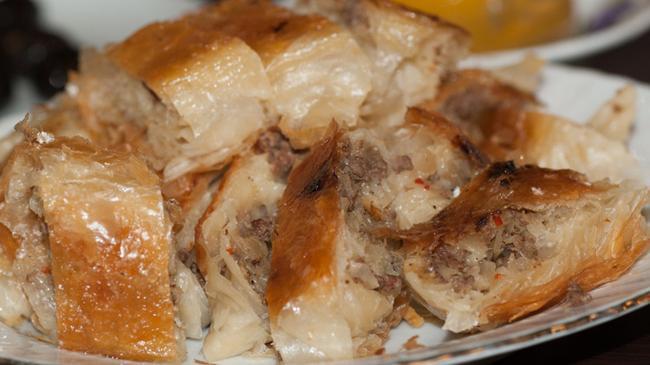 Meşhur markanın adıyla satış yapıyordu! Börekten çıkanlara şok olacaksınız | Genel Haberler