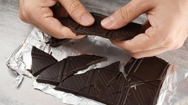 Bu çikolatayı yiyenler dikkat! Sağlığı tehlikeye düşürüyor | Genel Haberler