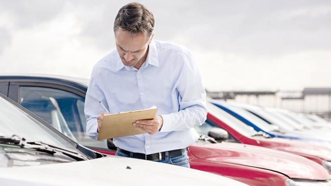 Araç satışında yeni dönem... 2. el alımda trafik sigortası, engelli kullanımına tescil kaydı şartı getirildi | Ekonomi Haberleri