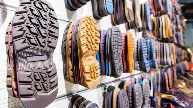 ‘Yetkili satıcı’ gibi görünüp sahte barkodla taklit ayakkabı satıyorlar... Çakma 2.0 | Ekonomi Haberleri