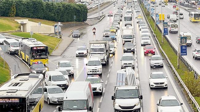 Trafik sigortasının prim ve teminatlarında yeni düzenleme yapıldı... Ticari araçların trafik primi 2025’te artacak | Ekonomi Haberleri