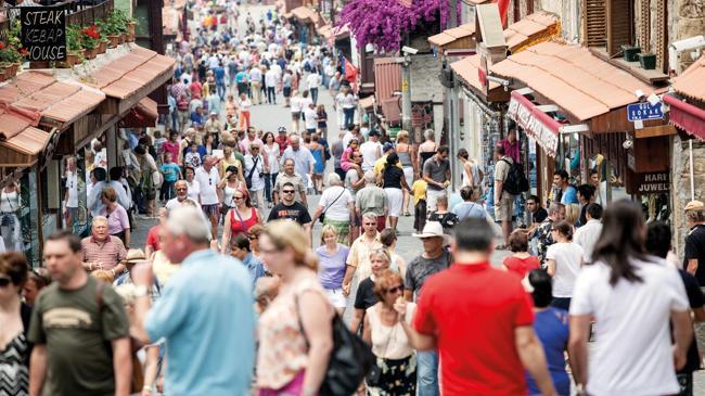 TÜROFED Başkanı Erkan Yağcı’dan 70 milyon turist için yol haritası... Üç kıtada İngiliz formülü | Ekonomi Haberleri