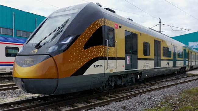 Bakan Uraloğlu duyurdu: Milli Banliyö Treni'nin ilk seti üretildi | Genel Haberler