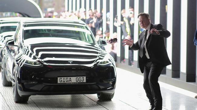 Elon Musk yine başardı! Tesla dev fabrika için indirimi kaptı | Ekonomi Haberleri