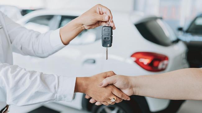 Şubat ayında satışlar yüzde 9 azaldı... İkinci el otomobil pazarı frene bastı | Ekonomi Haberleri