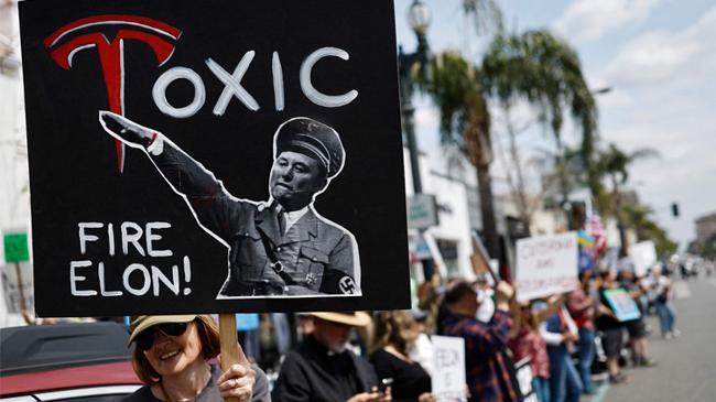 Elon Musk'ın başı protestolarla dertte! Halk ayaklandı: Elon'dan nefret ediyorsan korna çal | Genel Haberler