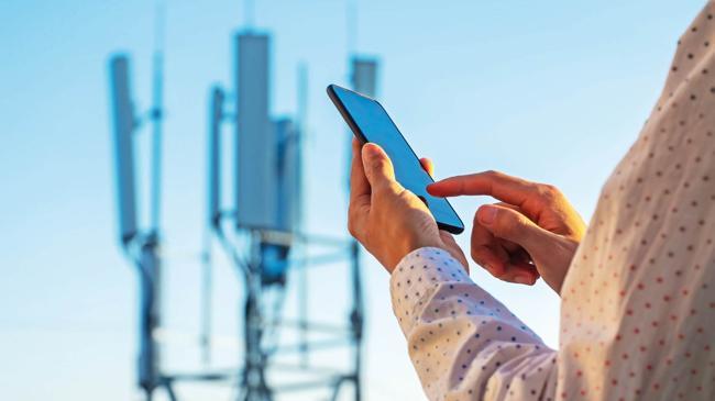 Depremin ardından haberleşme aksadı ama devam etti... Aksayan iletişime internet yetişti | Ekonomi Haberleri