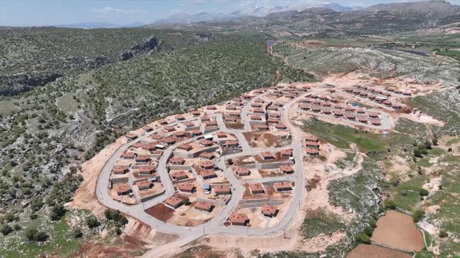 Bakan Kurum yeniden inşa edilen Zey köyünün görüntülerini paylaştı | Genel Haberler