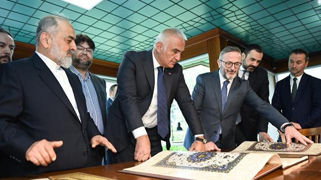 Bakan Ersoy "İstanbul Mushafı"nı inceledi | Genel Haberler