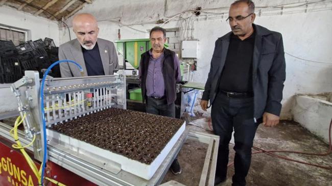 Emekli oldu çiftçiliğe başladı! 12 ay üretim yapıyor
