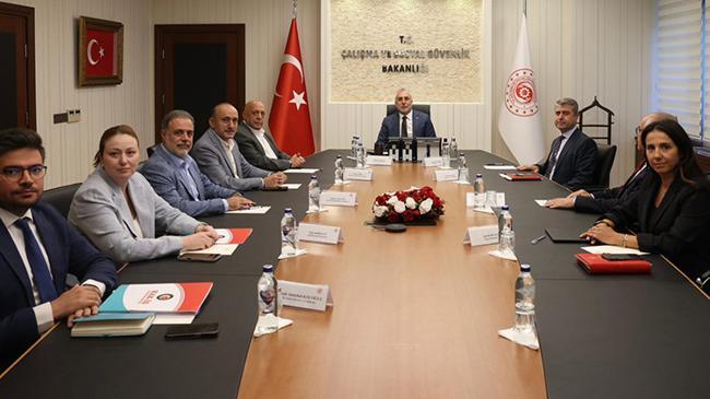 Bakan Işıkhan, HAK-İŞ heyetiyle görüştü | Ekonomi Haberleri