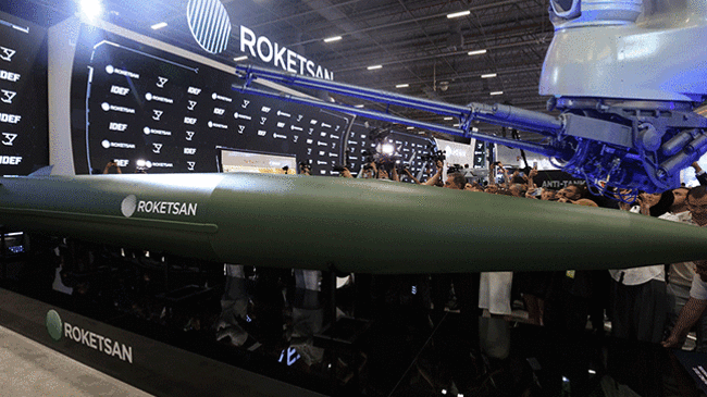 Silah sanayinde yerli fırtına! Sarsılmaz top, Roketsan füze kuşandı | Ekonomi Haberleri