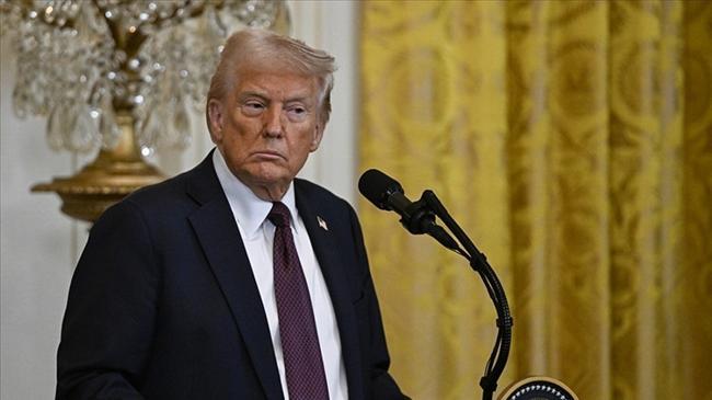 ABD Başkanı Donald Trump, Rusya ile ticaret yapan Hindistan a  yüzde 25 ek gümrük vergisi  kararnamesini imzaladı.