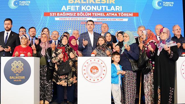 Bakan Kurum depremzedelerle birlikte temel attı | Genel Haberler