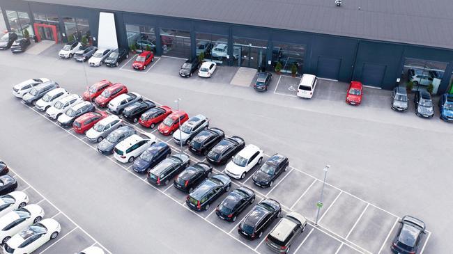 Yıl sonunda toplam devir sayısının 11 milyona yaklaşması bekleniyor... 2. el araç pazarı rekora koşuyor | Ekonomi Haberleri