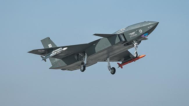 Baytaktar KIZILELMA hava-hava füzesiyle hedefi vurdu | Genel Haberler