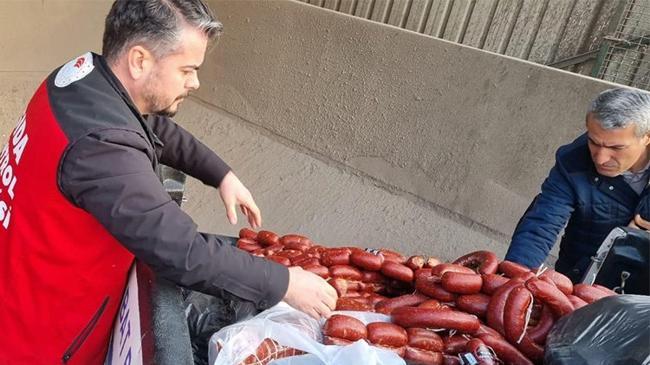 Tarihi geçmiş 850 kilogram sucuk ele geçirildi | Genel Haberler