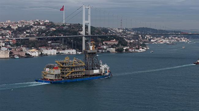 Sondaj kulesini taşıyan gemi boğazdan geçti | Genel Haberler