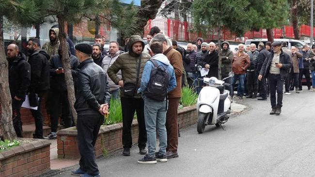 140 bin TL’yi duyan sıraya girdi! Trabzon’dan İstanbul’a dev kuyruklar | Genel Haberler