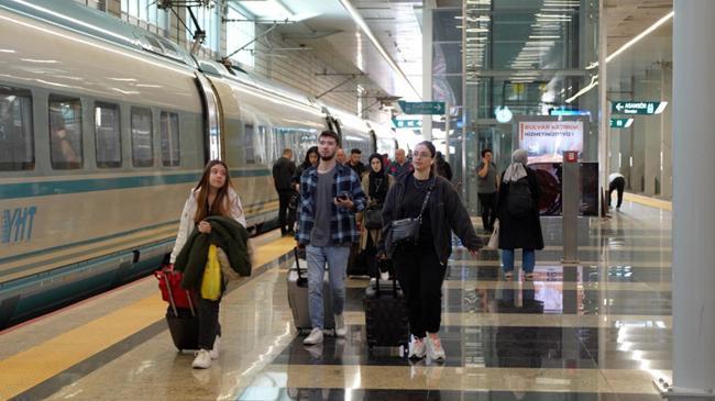 Bilet bulamayanlara ek sefer müjdesi! Bakan detayları açıkladı | Genel Haberler