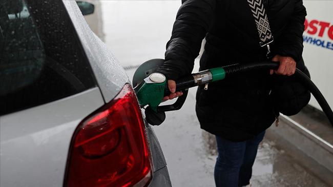 İndirim sonrası sınıra akın ettiler! Ucuz yakıt için ülke değiştiriyorlar