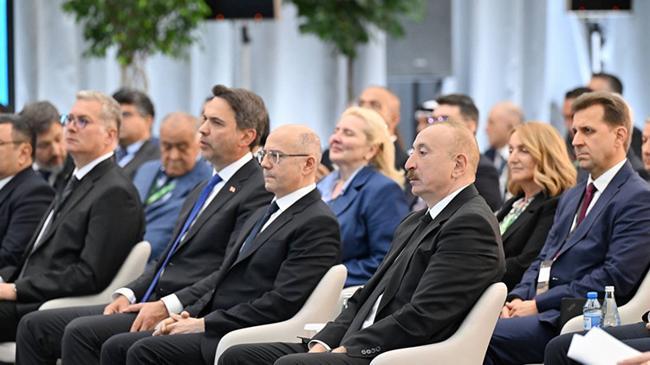 Bakan Bayraktar Bakü Enerji Haftası'na katıldı | Politika Haberleri