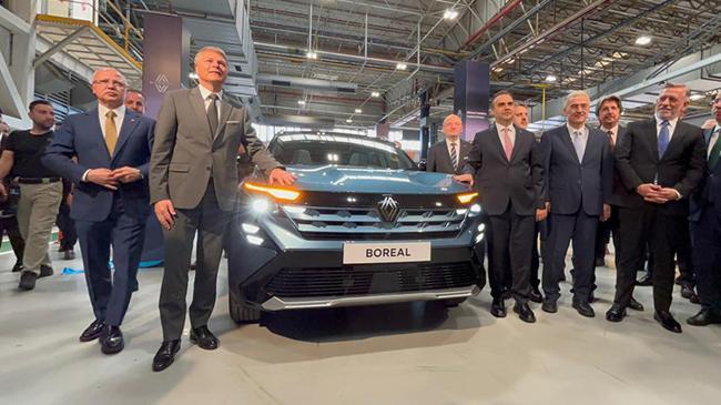 Yeni Renault banttan indi! Bakan Kacır yakından inceledi | Borsa Haberleri