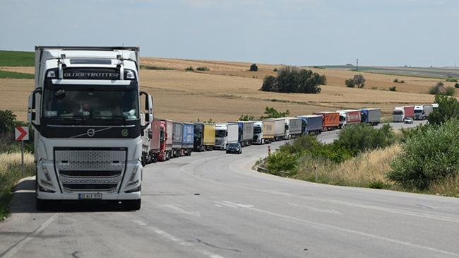 Sınırda 23 kilometrelik kuyruk! Nedeni belli oldu | Genel Haberler