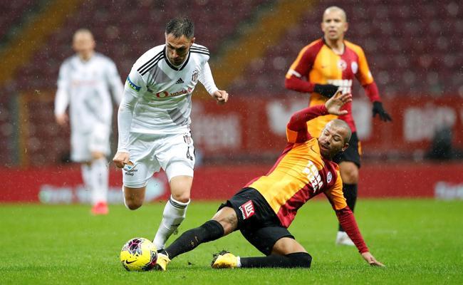 beIN SPORTS USA on X: 🤯 CONTROVERSY! 🚨 This happened before the 2nd goal  of Besiktas. Should this have been a yellow or red card? 🤔 🍿 Watch  Besiktas vs Galatasaray 🇹🇷 #