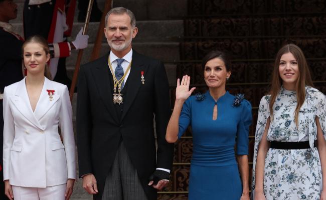 Spain's king, queen mark 20th wedding anniversary in new era for crown -  World News