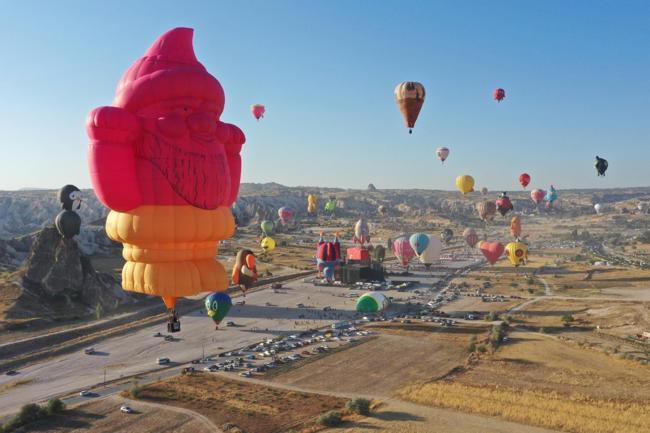 Uluslararası Sıcak Hava Balonu Etkinliği Merkezi Türkiye Gökyüzüne Renk getiriyor