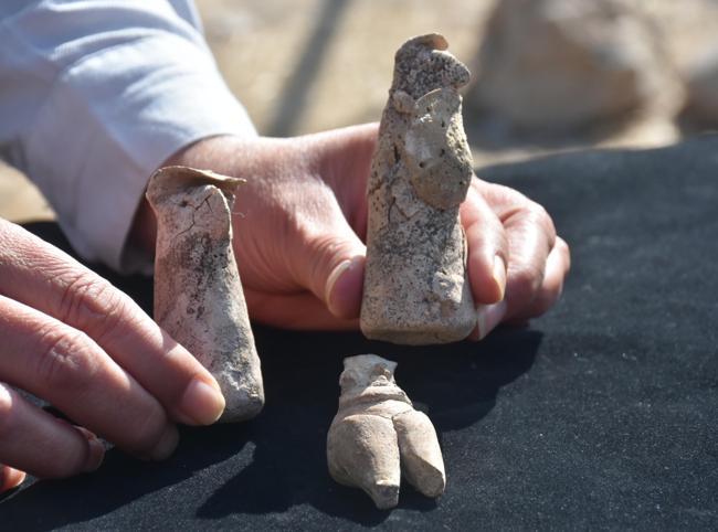 7,700-year-old figurines unearthed in İzmir