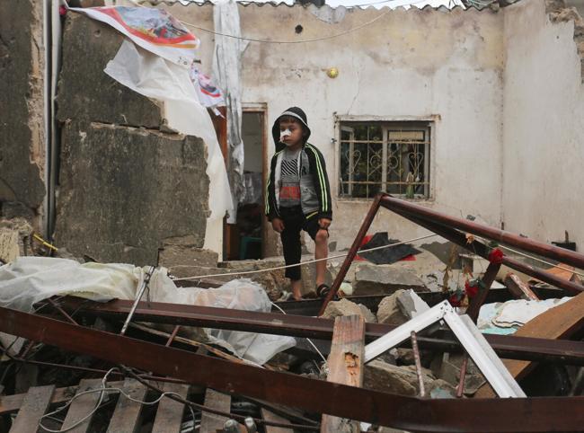 Communications collapse in Gaza, threatening to worsen humanitarian crisis