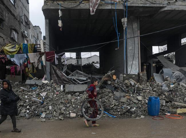 Israel strikes Gazas Rafah as truce talks under way