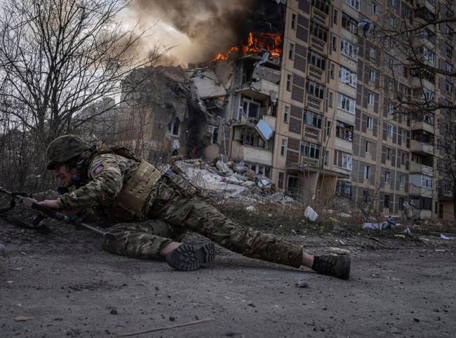 US to level more sanctions as Russia claims fresh gains in Ukraine