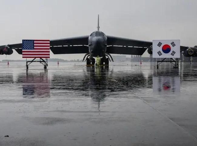 US nuclear bomber joins air drill with S. Korea, Japan